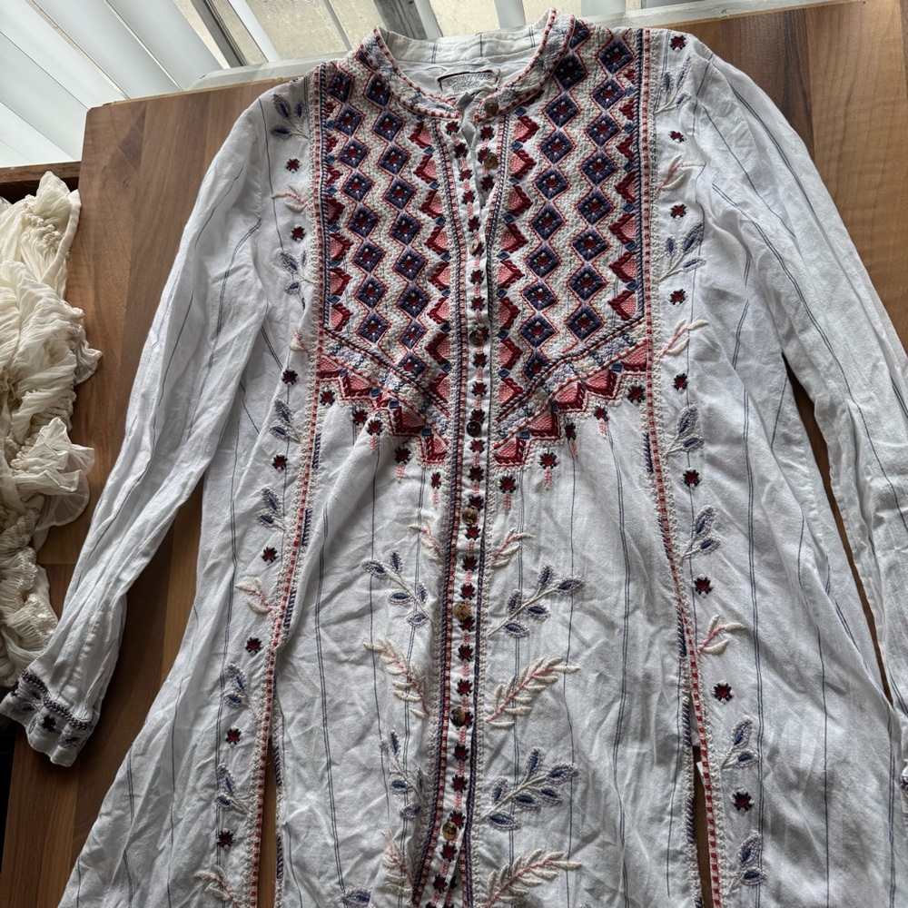 Johnny Was Women's White Side Slits‎ Embroidered Button Up Tunic Top Size XS - Picture 7 of 8